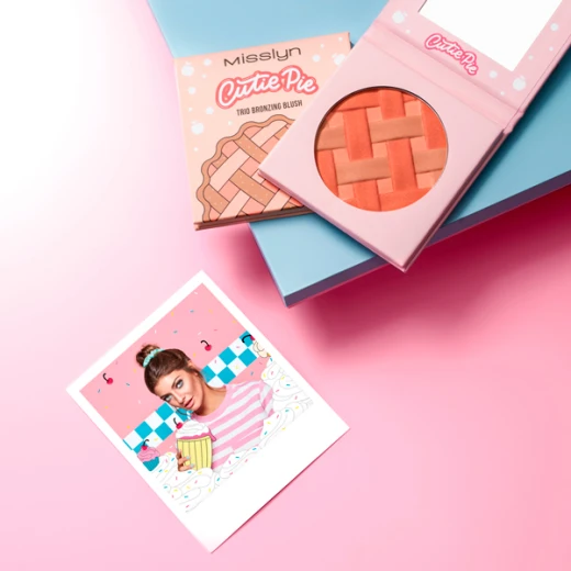 Misslyn Cutie Pie Bronzing Blush Trio Apple Pie Design Face Makeup for Natural Glow & Shimmer Effect - Misslyn - Image 2
