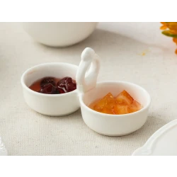 وعاء صوص صغير الحجم، قطعتين من مدام كوكو