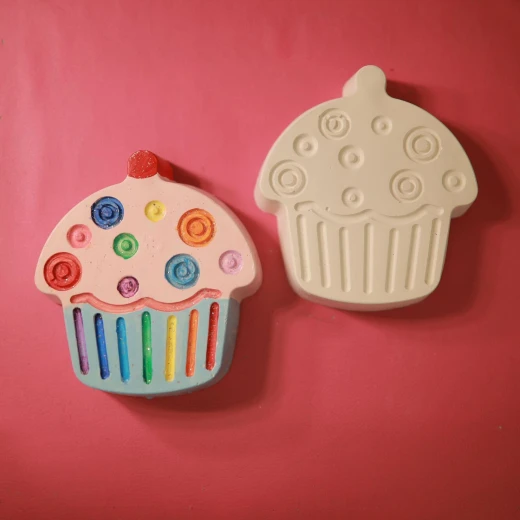 Little Hands Gypsum Cup Cake Coloring Art, (M) Size - Little Hands - Image 2