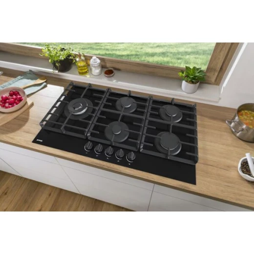 موقد غاز Gorenje 90 سم أسود مدمج - 5 شعلات للمطبخ. تصميم مدمج وأنيق يتيح الطهي بكفاءة عالية. أداء متميز مع شعلات قوية ومظهر عصري يناسب كل مطبخ. - جورينيه - Image 3