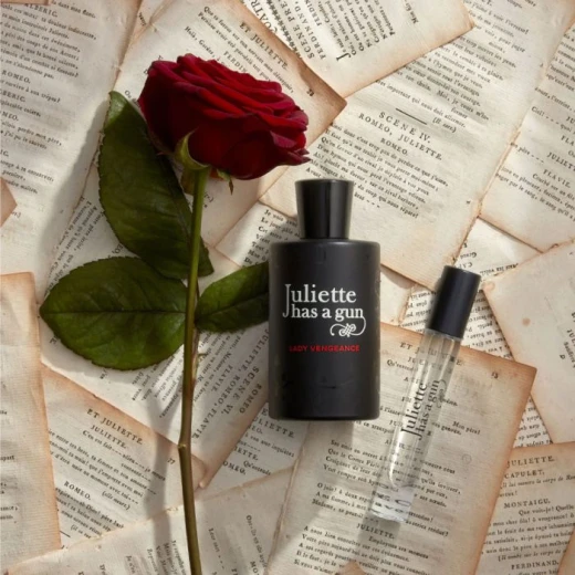 عطر جولييت هاز إيه غان ليدي فينغيانس او دي بارفان 100 مل عطر نسائي برائحة الورد الحسية - جولييت هاز آجن - Image 4
