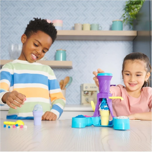 Kinetic Sand, Soft Serve Station with 396g of Play Sand (Blue, Pink, and White), 2 Ice-Cream Cones and 2 Tools, Sensory Toys for Kids Aged 5 and Up - Kinetic Sand - Image 2