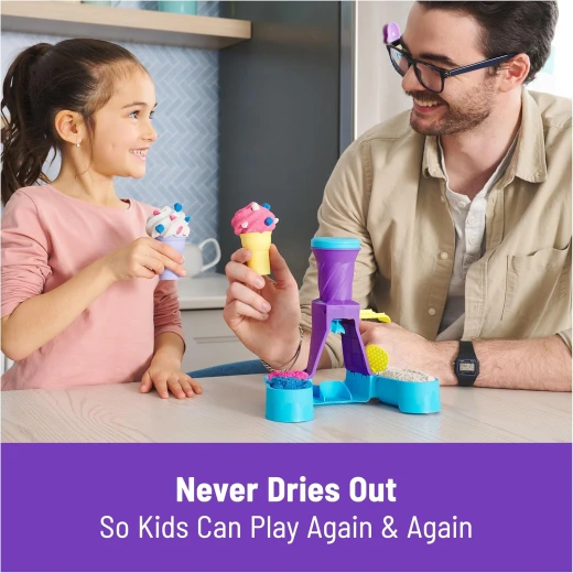 Kinetic Sand, Soft Serve Station with 396g of Play Sand (Blue, Pink, and White), 2 Ice-Cream Cones and 2 Tools, Sensory Toys for Kids Aged 5 and Up - Kinetic Sand - Image 5