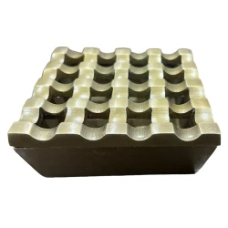 منفضة سجائر مربعة باللون الذهبي بقطر 11.5 × 11.5 سم من تي إس