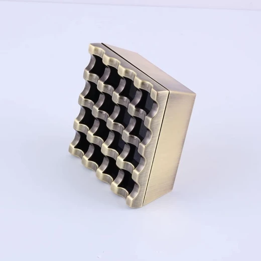 منفضة سجائر مربعة باللون الذهبي بقطر 11.5 × 11.5 سم من تي إس - تي.اس - Image 2
