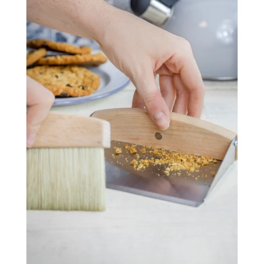 Kitchen Craft Nostalgia Dustpan and Brush Set Table Top 16x11x14cm - KitchenCraft - Image 3
