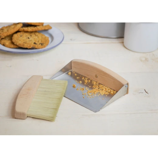 Kitchen Craft Nostalgia Dustpan and Brush Set Table Top 16x11x14cm - KitchenCraft - Image 4