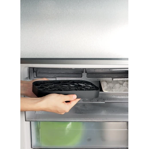 Lekue Ice Box Black Large Capacity Ice Cube Tray with 4 Trays, Silicone Lid, and Anti-Condensation Design, Perfect for Table-Side Presentation - Lekue - Image 5
