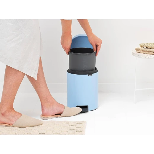 Brabantia NewIcon Pedal Bin 5L Small Waste Bin for Bathroom or Toilet Soft Closing Lid Light Pedal Operation  with Removable Inner Bucket - Non-Slip Base  Dreamy Blue 21 x 27 x 29 cm - Brabantia - Image 4