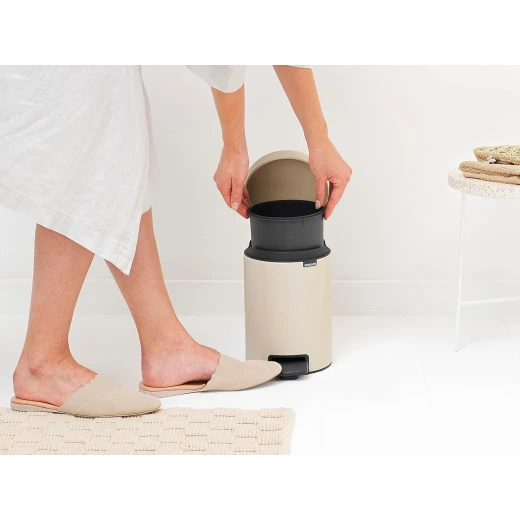 Brabantia NewIcon Pedal Bin 3L Small Waste Bin for Bathroom or Toilet Soft Closing Lid Light Pedal Operation with Removable Inner Bucket - Non-Slip Base  Soft Beige 23.5 cm x 16.8 cm x 16.8 cm - Brabantia - Image 4