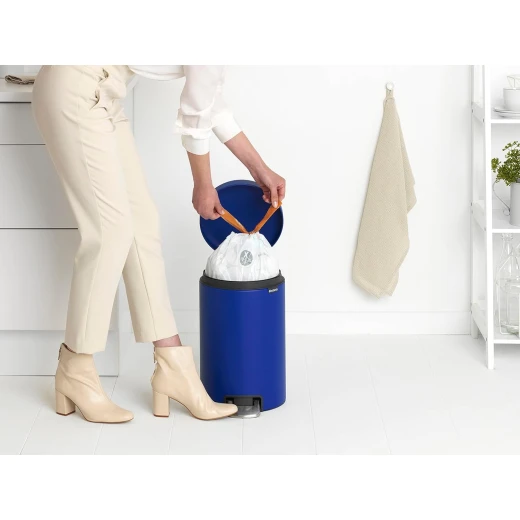 Brabantia - NewIcon Pedal Bin 12L - Medium Waste Bin for Kitchen or Bedroom - Soft Closing Lid - Light Pedal Operation - with Removable Inner Bucket - Non-Slip Base - Powerful Blue - 25 x 34 x 41 cm - Brabantia - Image 4