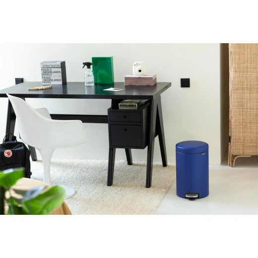 Brabantia - NewIcon Pedal Bin 12L - Medium Waste Bin for Kitchen or Bedroom - Soft Closing Lid - Light Pedal Operation - with Removable Inner Bucket - Non-Slip Base - Powerful Blue - 25 x 34 x 41 cm - Brabantia - Image 6