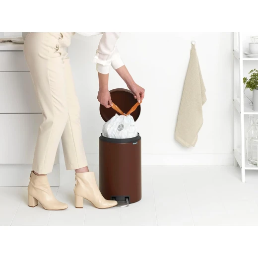 Brabantia - NewIcon Pedal Bin 12L - Medium Waste Bin for Kitchen or Bedroom - Soft Closing Lid - Light Pedal Operation - with Removable Inner Bucket - Non-Slip Base - Cosy Brown - 25 x 34 x 41 cm - Brabantia - Image 3