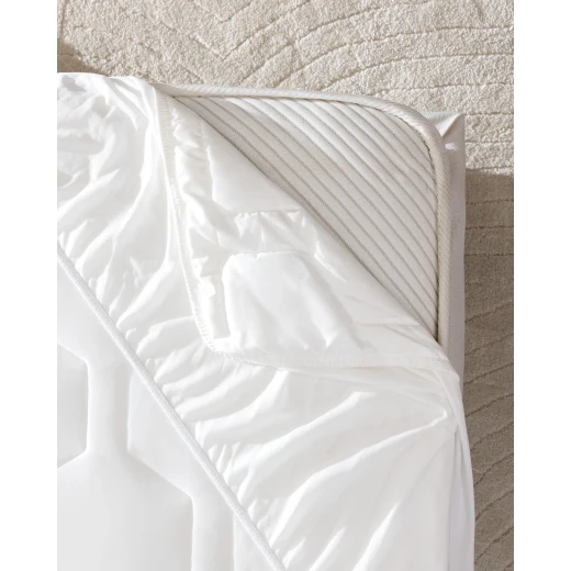 Madame COCO Antony Cool Single Plus Fitted Mattress Protector, Waterproof & Stain-Resistant, 100% Polyester, White, 120x200+35 cm, Elastic Corners for Easy Fit - Madame COCO - Image 4