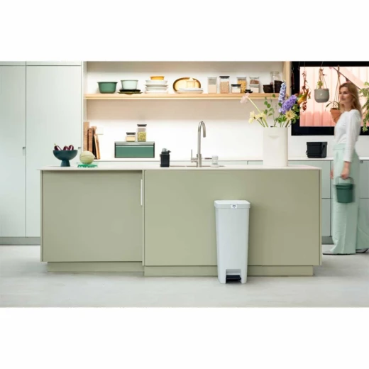 Brabantia Step Up Pedal Bin 40 Liter , Jade Green, Stylish & Practical Waste Solution - Brabantia - Image 3