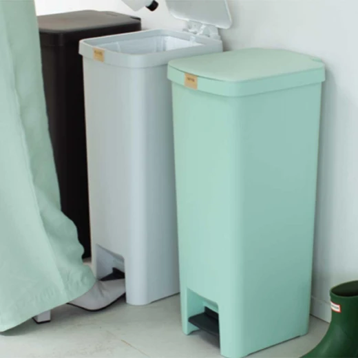 Brabantia Step Up Pedal Bin 40 Liter , Jade Green, Stylish & Practical Waste Solution - Brabantia - Image 2