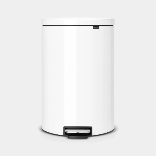 Brabantia Flat Back Pedal Bin 40 Liter, White, Space-Saving Design with MotionControl Brabantia Flat Back Pedal Bin 40 Liter, White, Space-Saving Design with MotionControl