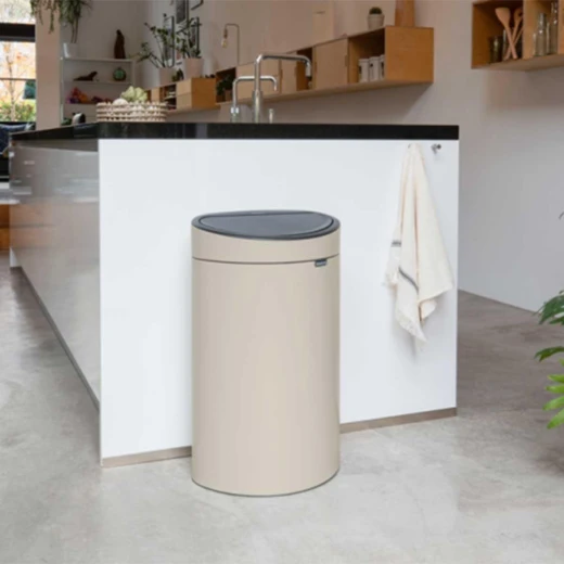 سلة نفايات بتقنية اللمس Touch Bin بسعة 40 لتر , بيج ناعم، تصميم عملي وأنيق للمساحات العصرية من برابنتيا - برابانتيا - Image 2