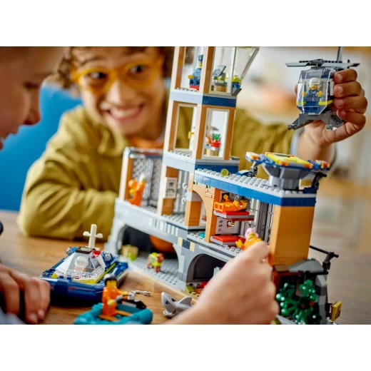 LEGO City Police Prison Island Set with 7 Minifigures – exciting police adventure playset for kids - LEGO - Image 5