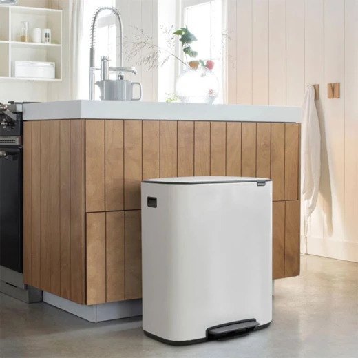 سلة مهملات Bo Pedal Bin بسعة 60 لتر – تصميم أبيض أنيق مع أداء عملي وهادئ من برابنتيا - برابانتيا - Image 2