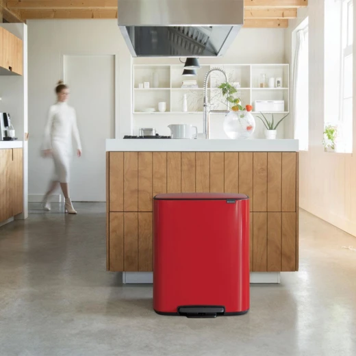 سلة مهملات Bo Pedal Bin بسعة 60 لتر – باللون الأحمر الأنيق مع غلق هادئ وتصميم عملي من برابنتيا - برابانتيا - Image 2