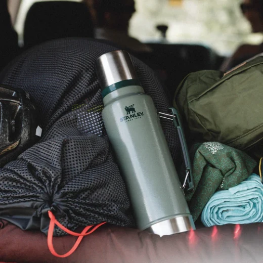 Stanley Classic Legendary Bottle 1.0L –  Hammertone Green Insulated Bottle for Hot & Cold Beverages - Stanley - Image 2