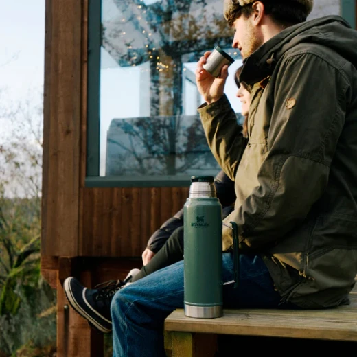 Stanley Classic Legendary Bottle 1.0L –  Hammertone Green Insulated Bottle for Hot & Cold Beverages - Stanley - Image 3