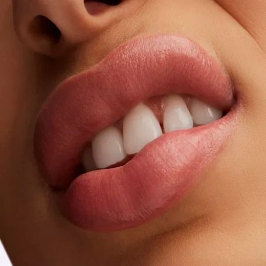 أحمر شفاه ماك لسترجلاس – 0.1 أونصة | ثانكس اتس ماك - ماك ميك اب - Image 2