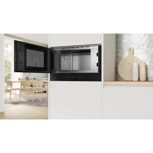 Bosch Serie 8 Black Built-in Microwave Oven - 21L for Modern Kitchens. Enjoy efficient cooking and reheating with this stylish and space-saving appliance. Perfect for apartments and busy households, offering convenience and performance. - BOSCH - Image 3