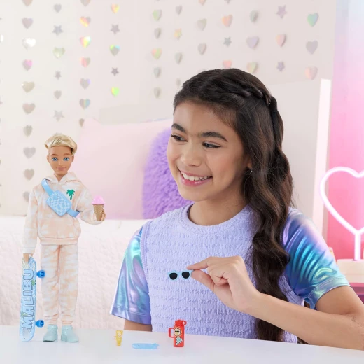 Mattel Barbie Dream Besties Ken Fashion Doll with Summer Accessories, Blonde Hair, Skateboard & Imaginative Play - Barbie - Image 2