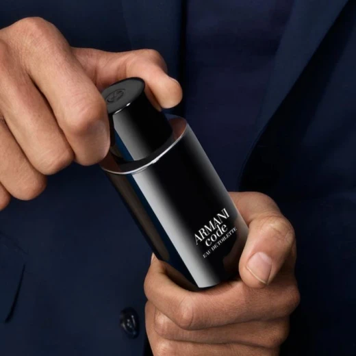 عطر جورجيو أرماني كود أو دو تواليت 75 مل للرجال عطر خشبي ترابي مجموعة هدايا عطور - جورجيو أرماني - Image 2