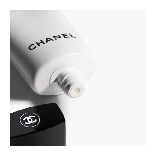 Chanel La Mousse Camellia Cleansing Cream-to-Foam 5 FL OZ - Chanel - Image 2