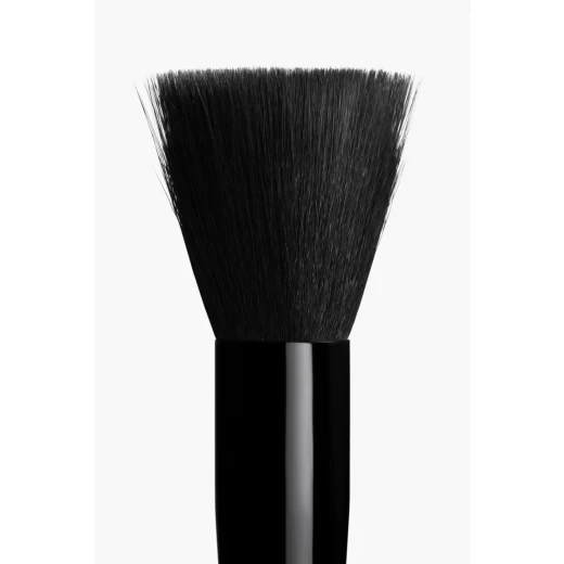 Chanel Foundation Blending Brush N°102 Soft Synthetic Bristles for Flawless Finish Makeup Tool - Chanel - Image 2