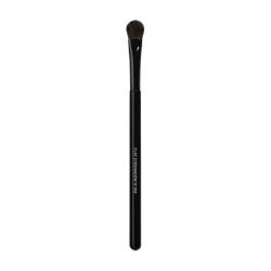 Chanel N°202 Flat Eyeshadow Brush Professional Makeup Application for Blending and Flawless Finish