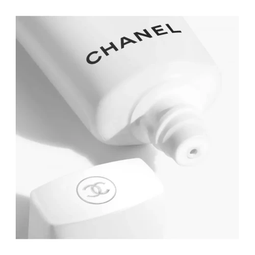 Chanel UV Essentiel SPF 50 Sunscreen 30ml - Complete Protection - Chanel - Image 2