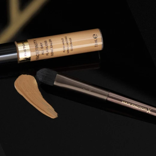 Max Factor Pro Concealer Brush F7 for Flawless Blending Professional Makeup Application Tool - Max Factor - Image 9