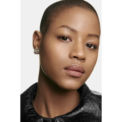 CHANEL N°1 DE CHANEL Revitalizing Foundation Luminous Finish Buildable Coverage 29 Shades Foundation - Chanel - Image 2