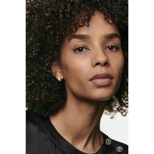 CHANEL LES BEIGES Water Fresh Tint Light Deep Foundation Natural Glow Makeup 30ml for Radiant Complexion - Chanel - Image 4