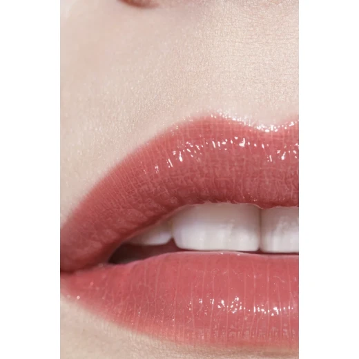 CHANEL ROUGE COCO FLASH Hydrating Vibrant Shine Lipstick for Women 3 Grams Long Lasting Color - Chanel - Image 4