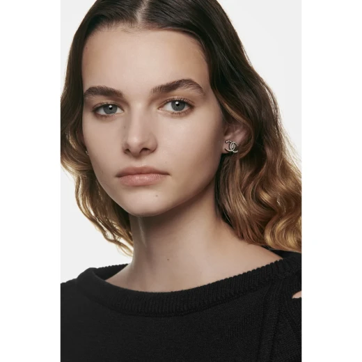 CHANEL Les Beiges Water Fresh Complexion Touch Foundation Natural Flawless Finish Hydrating Makeup - Chanel - Image 4