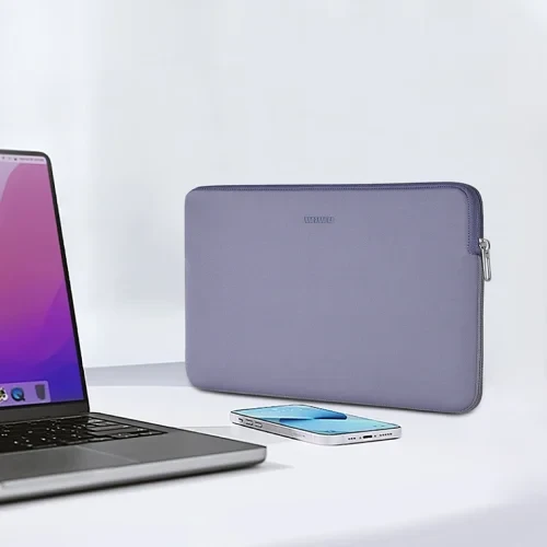 حقيبة لابتوب وي وو Skin Zero 14 إنش – تصميم فائق النحافة، حماية من الخدوش، مثالية للتنقل والاستخدام اليومي – لون بنفسجي - وي وُو - Image 2