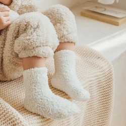 جوارب كومفيلي ناعمة ومريحة للأطفال 2-4 سنوات – جوارب شتوية دافئة بألوان بني، رمادي، أبيض
