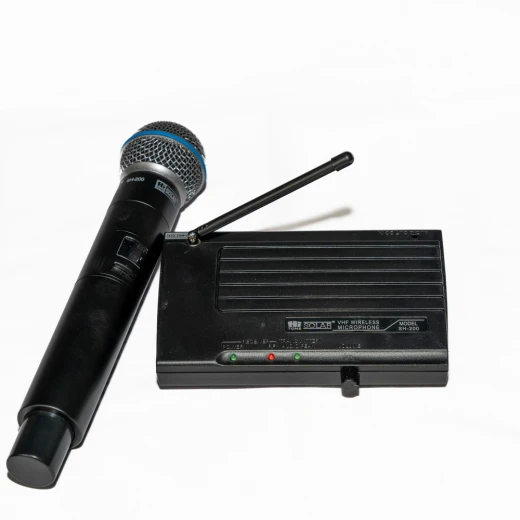 Shure SH-200 Wireless Handheld Microphone System, Black, for Karaoke and Performances - Image 3