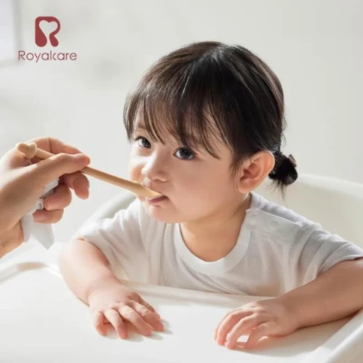 طقم ملاعق إطعام الأطفال من رويال كير مع علبة تخزين، رأس ناعم، سهل التنظيف - رويال كير - Image 5