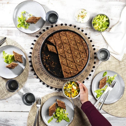 أطباق كبة تيفال، طقم قطعتين، 34/38 سم، طلاء مانع للالتصاق، ألومنيوم، توزيع حرارة سهل، لون أحمر، صنع في فرنسا - Image 2