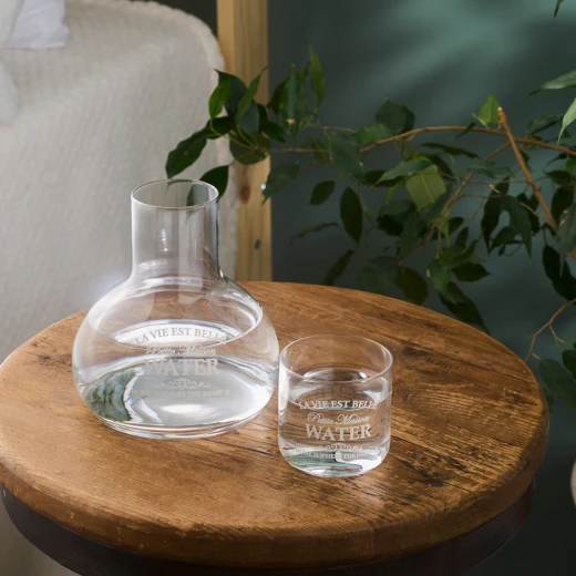 طقم ابريق كاراجا ماريا لغرفة النوم، تصميم زجاجي شفاف 1000 مل أنيق، مثالي للمياه أو المشروبات، إضافة أنيقة لغرفة نومك، متين وسهل التنظيف - كراجا - Image 2