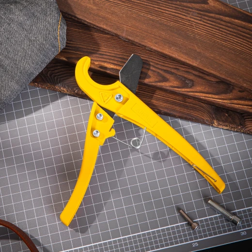 Deli Pipe Cutter 33mm, 65Mn Blade, Cuts 3-33mm Diameter Pipes, G38W Plastic Shell - Deli - Image 10