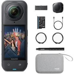 حزمة كاميرا Insta360 X5 360° المقاومة للماء 8K Essentials باللون الأسود
