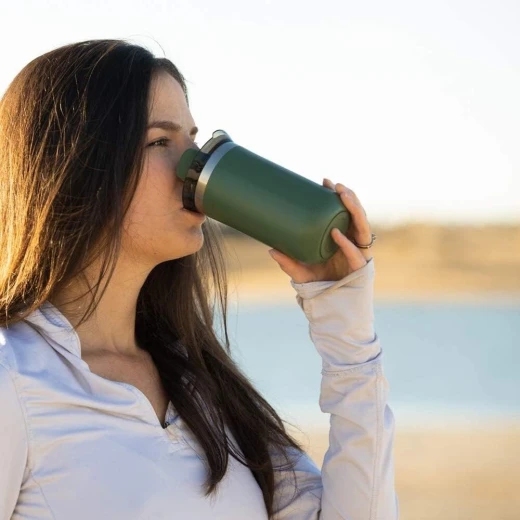 Wacaco Octaroma Vacuum Insulated Mug 300ML – Green, Double Wall Stainless Steel Travel Mug, Keeps Drinks Hot or Cold for Longer, Leakproof Lid, Lightweight Portable Design for Coffee, Tea and Daily Use - WACACO - Image 4