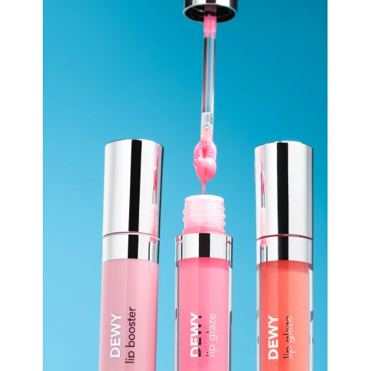 Flormar Dewy Lip Glaze 004 Undressed: Luxurious Glossy Lip Shine Enriched with Shea Butter for Hydrated, Plump Lips. Achieve a Radiant Finish with This 4.5g Lip Gloss. - Flormar - Image 4